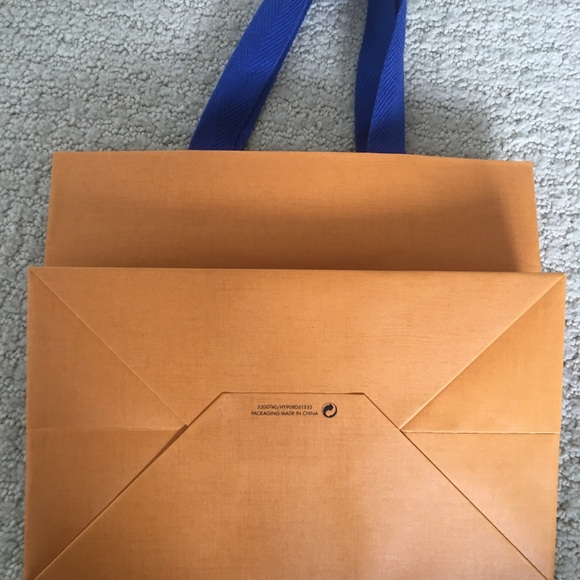 💥LOUIS VUITTON💥 Gift Bag/Paper bag 8-1/4” x 10” x 6” - Picture 12 of 12